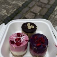 Einmal snickers , Himbeere Zitrone und Heidelbeere! Heidelbeere war am besten!   at URBEAN in Dresden