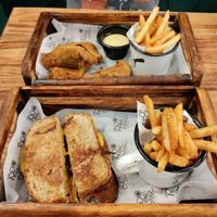 Cheese melt and vegan chikin tenders at Planticería - Clayton in Panama City