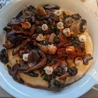 Pita bread with mushroom and more - 3.5/5 at Crepes & Waffles in Medellin