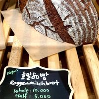 😋 at 395 Bakery in Seoul