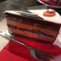 Schoko Mango Passionsfruchttorte at Miyuko les Gourmandise in Zurich