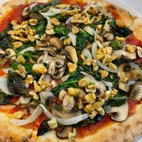 Fungi pizza (vegan) at Prima Pizza in Lisbon