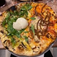 1/2 et 1/2 pizza avec vegan burrata  at Bella Vita in Strasbourg