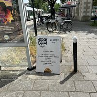 Sign confirming vegan options at Bam Bam Café in Nantes