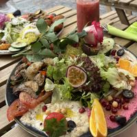 All you want, in vegan 🌱   at Earth Bowls in Heidelberg