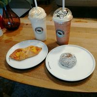 Frapino, Apfeltasche & Schokoboller at Espresso House - Banegaardpladsen in Aarhus