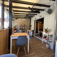Indoor patio  at Oak Food Beer & Wine in Coimbra