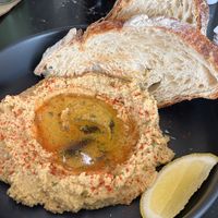 DELICIOSO! Humus de garbanzo y pan de pita   at Black Honey Cafe in Monterrey