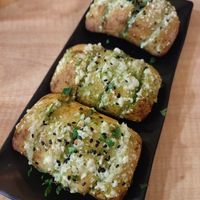 Pan de ajo con queso vegano at Monkey in Gran Canaria