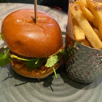 sorry for the bad photo composition I was self conscious 💀 at Mildreds - Covent Garden in London