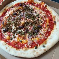 Vegan tuna pizza at L'Osteria in Graz