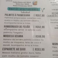 Seção de pratos vegetarianos/veganos no cardápio [foto de maio/2026] at Caramujo in Paraty