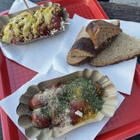 Oben: Bio Currywurst (Seitan) mit Honey Love; unten: Currywurst (Soja) mit Pirat   at Best Worscht in Town in Darmstadt