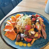 LAX Bowle -  Bulgur und allerlei Gemüse, Schwammerl und Früchte 😍 (Lax war nicht so meins, ich bevorzuge Karottenlax). at Miraculix - Pub & Parkcafé in Natternbach