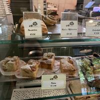 Vegan Pastry: Amarena, Noci e Albicocca, Cioccolata, Cake: Pesca  at Caffè con Tè in Modena