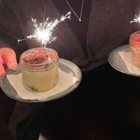 קינוח שוקולד לבן ועוגת גבינה תות at Alpaca Bar in Tel Aviv