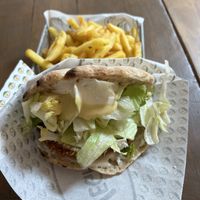 Crispy chicken pita combo  at Veganitas in Zurich