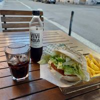 Chrispy chickn* pita with french fries and coke zero. at Veganitas in Zurich