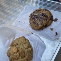 Choc chip and white choc macadamia cookie   at Round & Edgy in Berlin