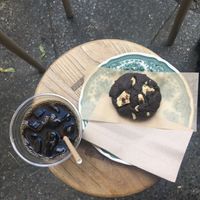 Dark Chocolate Cookie und Cold Brew  at Round & Edgy in Berlin