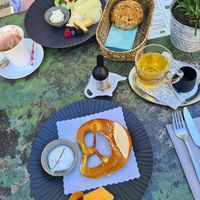 Das Gegenüber ist eine vegetarische Auswahl, nicht vegan (veganen Käse gibt es nicht) at Trendcafe Krone in Sonnenbuehl