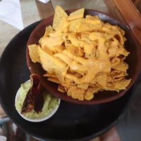 Nachos con guacamole at The Leprechaun Pub in Banos