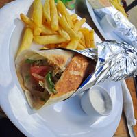 Fajita con falafel, tomate, lechuga, pepinillo y salsa tahini at Sultan Al Shawarma in Concepcion