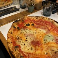 Vegane Salamipizza  at hey.fratelli in Guetersloh