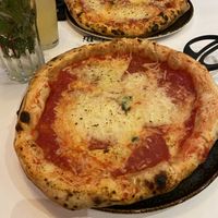 Vegane Salamipizzen  at hey.fratelli in Guetersloh