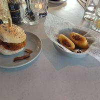 Sauzeisebroodjes & kip burger at Rozey in Amersfoort