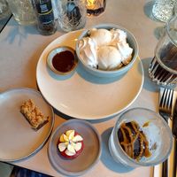 Brownie crumble, dame blanche, red velvet cake & chocolate sortbet ice at Rozey in Amersfoort