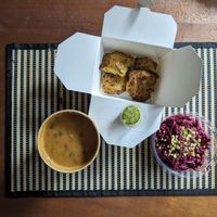 Onion Bhaji, Olla gitana y ensalada de remolacha at Plantamientos in Madrid