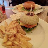 A green (front) and red burger (back) at Vebu in Aarhus