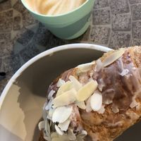 Mit Zimtpudding gefülltes Croissant  at Hempies - Händelstraße in Cologne