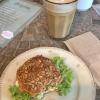 Brötchen mit veganem Eiersalat und großer Cappuccino. Mittlerweile auch mit schönem Geschirr 😍  at Hempies - Händelstraße in Cologne