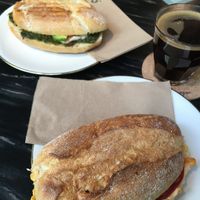 Flammkuchen-Panini und Tomate-Mozzarella-Panini, Kaffee Americano  at Hempies - Händelstraße in Cologne