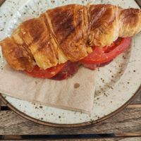 Croissant with tomato and sausage at Hempies - Händelstraße in Cologne