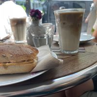 Eiskaffee und belegtes Brötchen   at Hempies - Händelstraße in Cologne