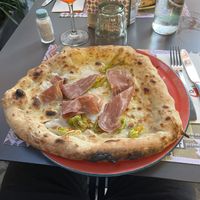 Veganer Mozzarella, Veganer Speck (wie Guancialle & Kürbisblüten)  at Assaje in Trieste