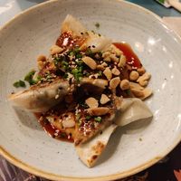 Gyoza vegani su base di hummus at Dhabbu in Brescia