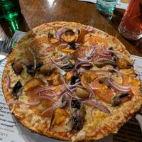 Veggie pizza with vegan cheese at Fat Alberts in Canillo