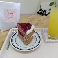 GF Victoria cake and Hallabong Tea at Lofi in Bucheon