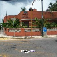 El Arbol is situated on the corner of an intersection. at El Arbol in Merida