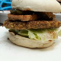 hamburguesa vegana at VEGANO El Buen Alimento in Cali