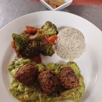 Menu del dia main (veg, rice, guac and croquetas) and dessert at VEGANO El Buen Alimento in Cali