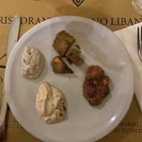Assaggio di antipasti e patate alla siriana  at Al Madina in Pisa
