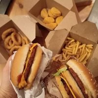 Onion rings, nuggets, fries and burgers at Vegedal in Brussels
