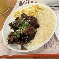 Seitan ao molho oriental com arroz e coleslaw  at Viva la Vegan in Curitiba