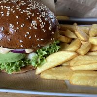 Veggie burger set  at Simple Food & Drinks in Kitzbuehel