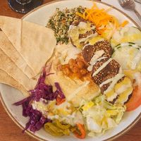 Comida maravilhosa! Não é super barato, mas definitivamente não é a opção mais cara at Tahini in Cartagena